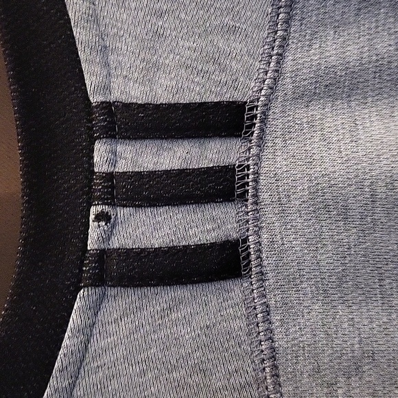 Vintage Adidas Embroidered Logo T-Shirt (L) - Picture 5 of 8